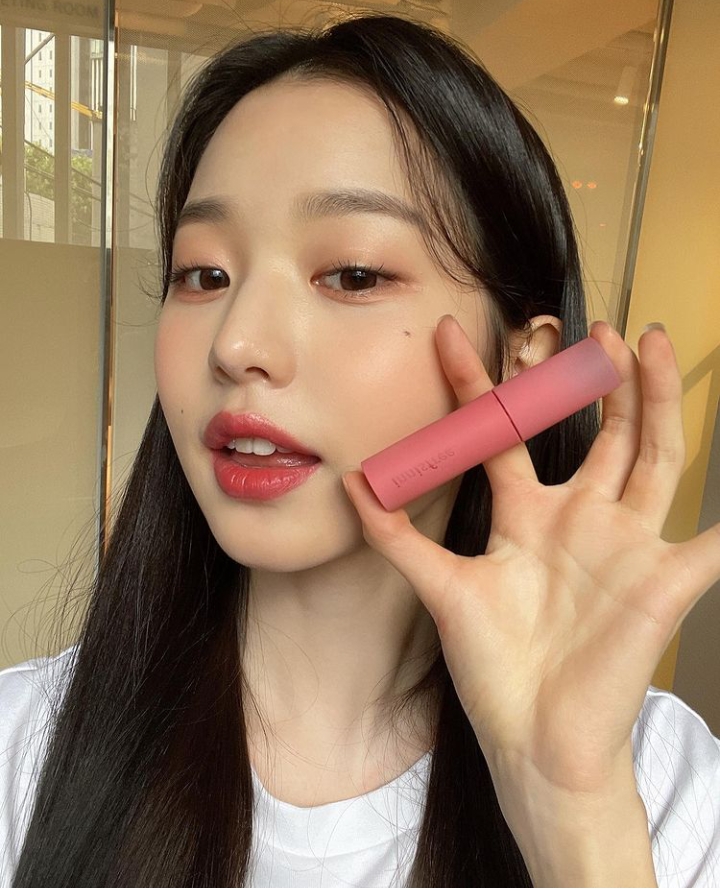 Wonyoung was found flaunting a product that she promoted