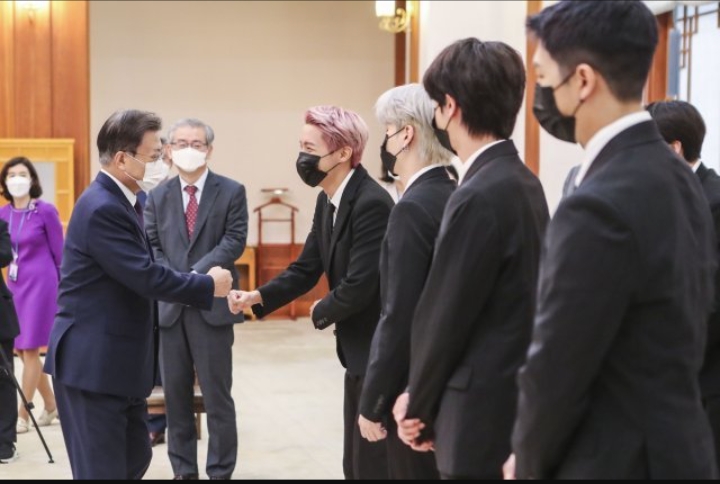 President Moon Jae In wished the members of BTS 