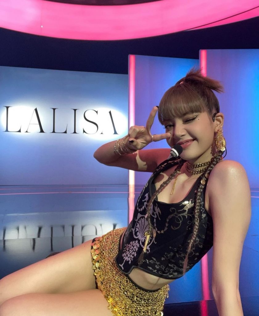  Fans are excited as BLACKPINK's Lisa makes her debut on Billboard 100 with 'Lalisa'