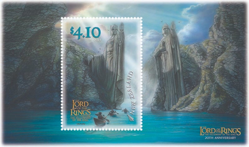 Lord-of-the-Rings-stamps-the-Fellowship-canoeing-through-the-Gates-of-Argonath