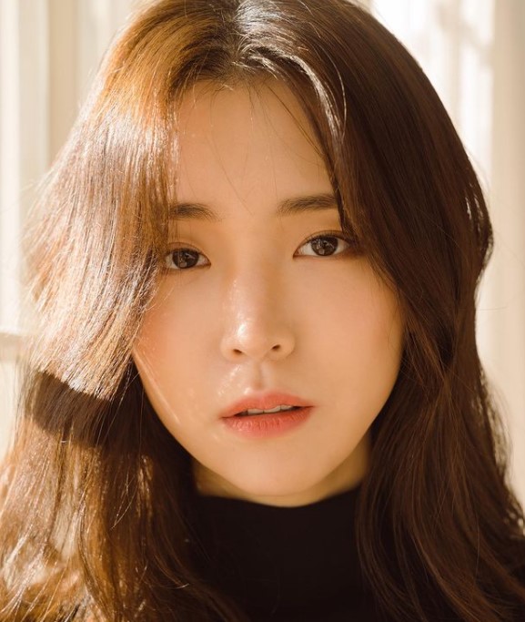 Kim Ji Eun as the female lead in new drama "Again My Life"